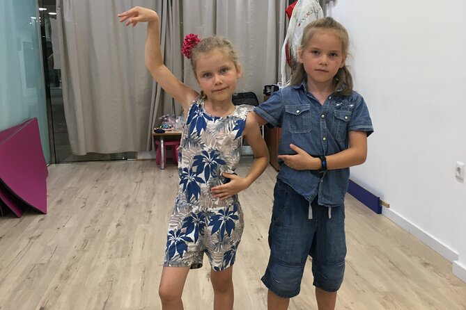 45 minutes flamenco dance class for family in Málaga - A first taste of flamenco, with children in the lead