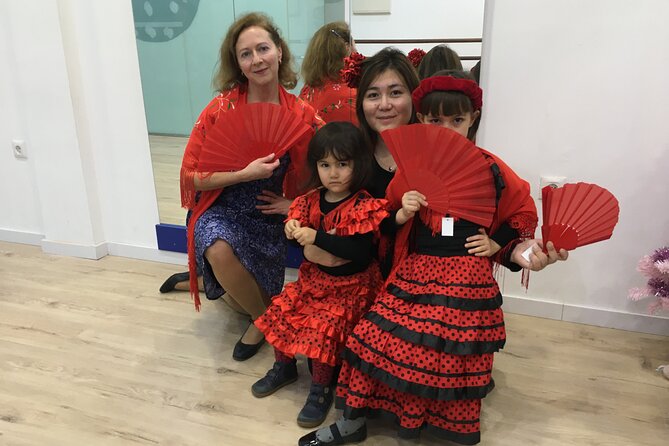 45 minutes flamenco dance class for family in Málaga - What the music and teaching style add