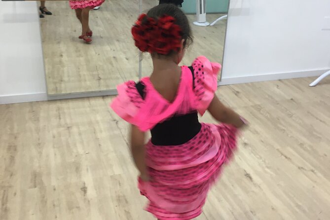 45 minutes flamenco dance class for family in Málaga - A cultural activity that gets you moving