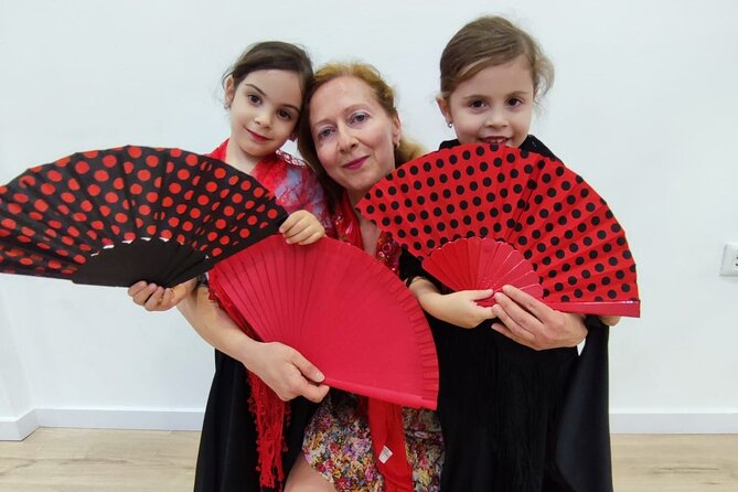 45 minutes flamenco dance class for family in Málaga - What $47 per person buys you