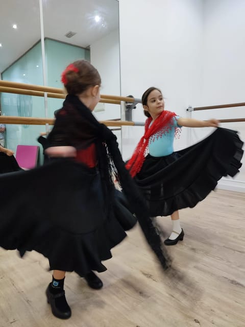 45 minutes flamenco dance class for family in Málaga - Meeting point and simple preparation