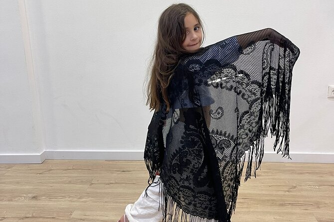 45 minutes flamenco dance class for family in Málaga - From a gentle warm-up to a rumba routine
