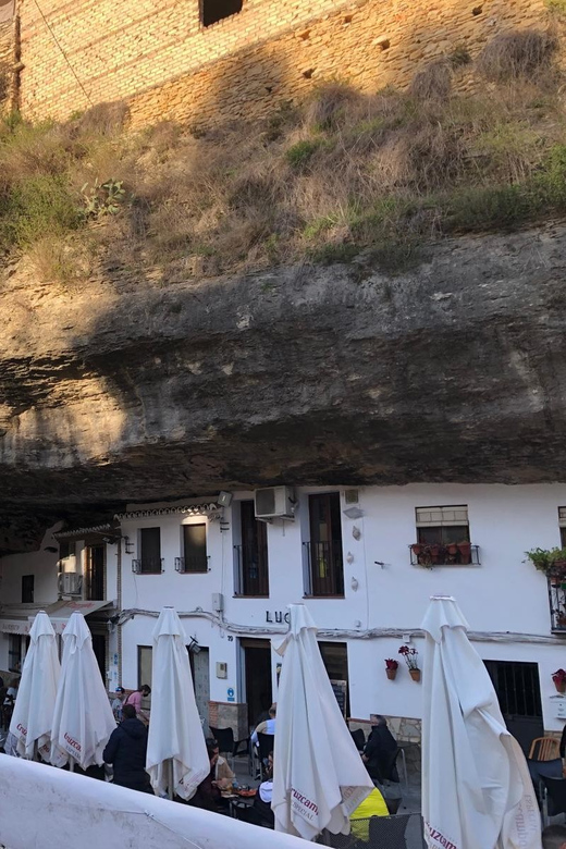 ab Marbella/Estepona: VIP-Tour Ronda + Setenil d. l. Bodegas - Ronda’s Puente Nuevo and the El Tajo gorge