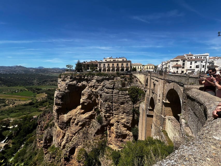 ab Marbella: Private VIP-Tour Ronda incl. Transfer + Tapas - The bridge that makes Ronda unforgettable