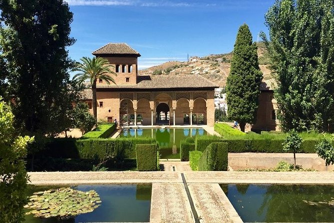 Alhambra, Nasrid Palaces and Generalife Private Tour from Malaga - Generalife brings gardens, water and shade into the day