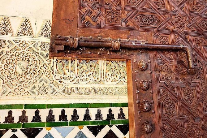 Alhambra, Nasrid Palaces and Generalife Private Tour from Malaga - What the private format means for your group