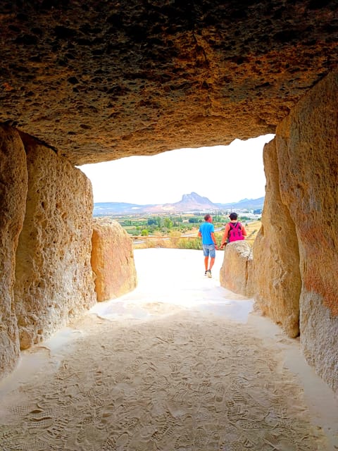Antequera Monumental with entrance tickets to dolmens and town - Plan the gap between the site and town