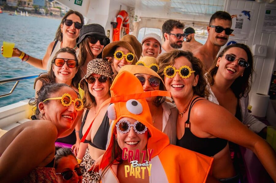 Benalmadena: Boat Party with a Drink - Who will enjoy this catamaran party