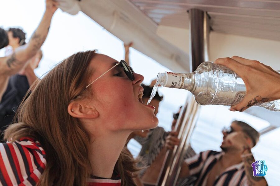 Benalmadena: Boat Party with a Drink - Before you book