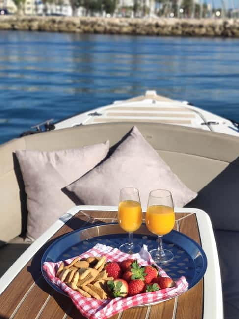 Benalmadena: Boat Rental with No License Required - Safety, age limits, and who should book