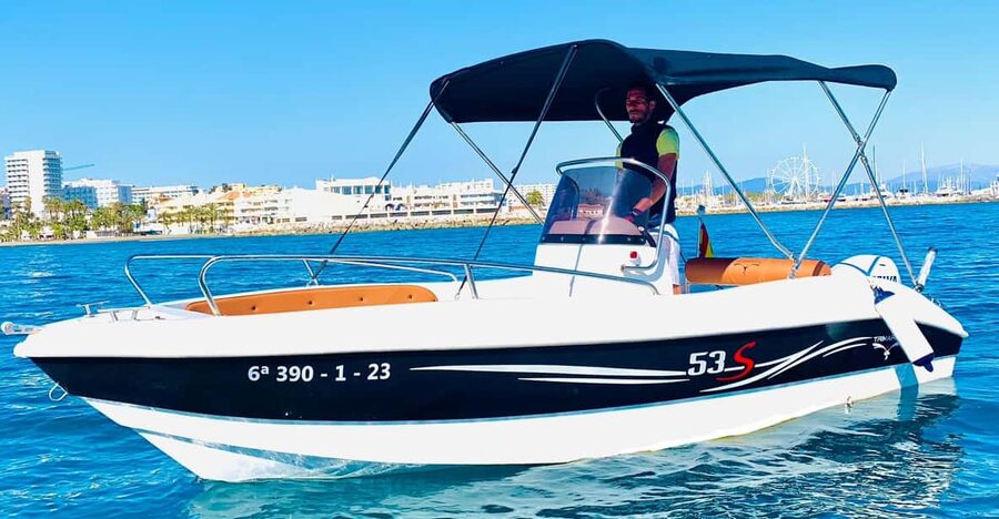 Benalmádena: Boat Rental without License - What is included, and what you still pay for
