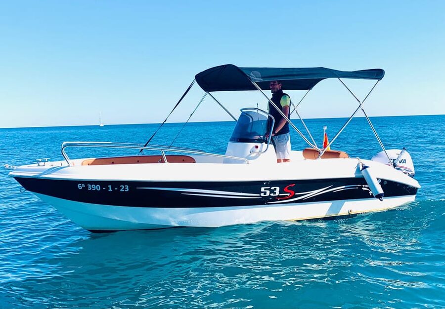 Benalmádena: Boat Rental without License - Packing for sun, water and a hands-on outing