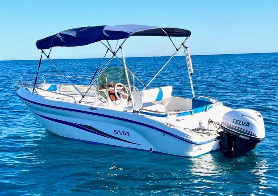 Benalmadena: Boat Rental without License Required - A small boat, your own Costa del Sol outing