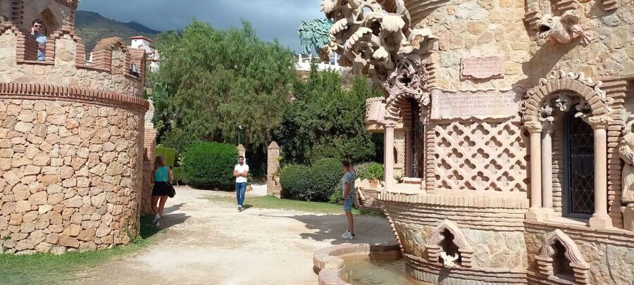 Benalmadena: Colomares Castle Tour with Entry Ticket - What makes this visit worth your time