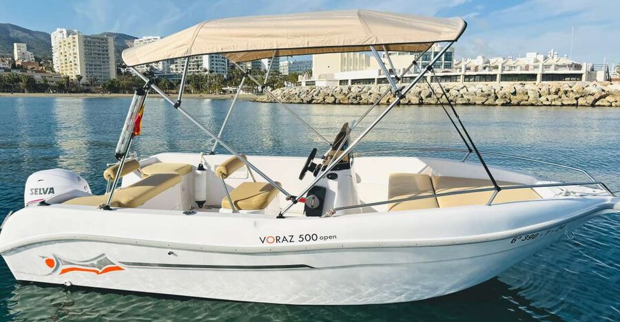 Benalmádena: Costa del Sol License-Free Boat Rental - Taking the Helm in Benalmádena