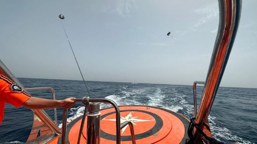 Benalmádena: Deluxe Parasailing Flight from Benalmadena Port - Safety, clothing and conditions to check