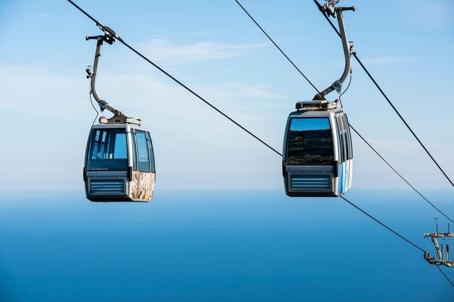Benalmádena: Mount Calamorro Cable Car Ticket - A cafeteria and an optional bird show