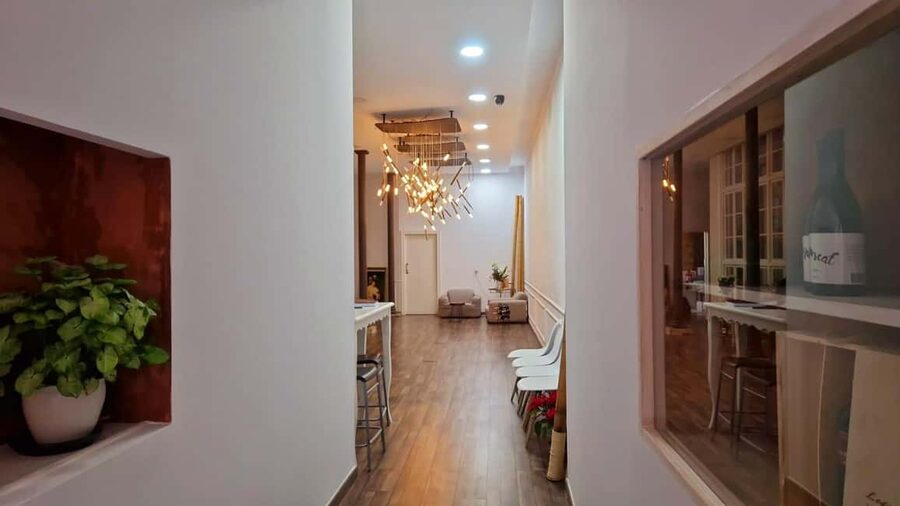 C/Echegaray 5 Málaga center: Malagueño Massage: Massage + Wine Tasting - The aroma exercise adds a sensory link