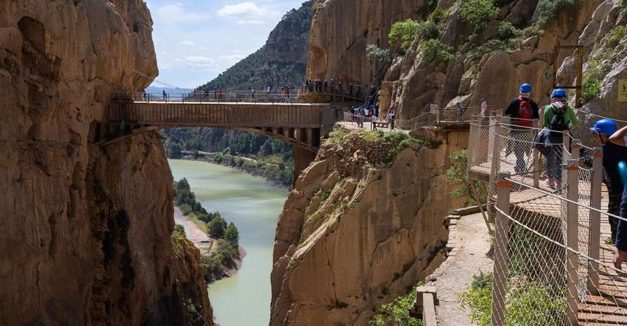 Caminito del Rey: Guided Tour with 1 Drink and Shuttle Bus - Meeting at El Chorro and riding to the north entrance