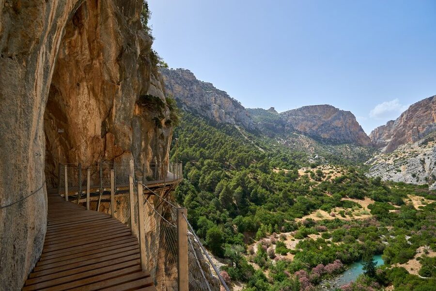 Caminito del Rey: Guided Tour with 1 Drink and Shuttle Bus - What to bring, and what to leave behind