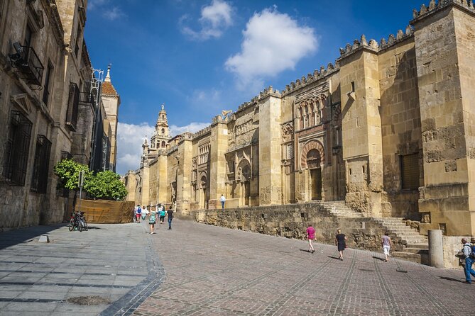 Cordoba Tour with Mosque, Synagogue and Patios from Malaga - A long ride for a close look at Cordoba