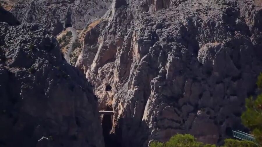 El Chorro: Caminito del Rey Gorge Route Guided Walking Tour - What a guide adds to the walk