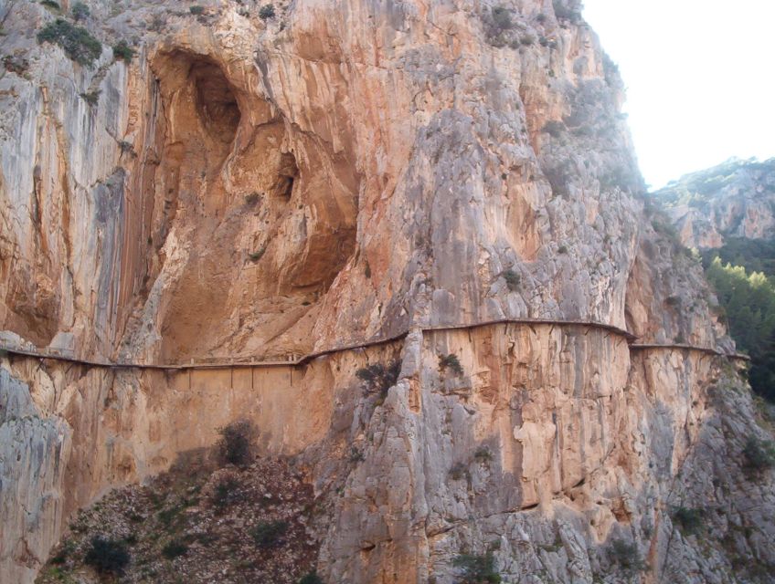 El Chorro: Caminito del Rey Gorge Route Guided Walking Tour - The suspended walkway and the views