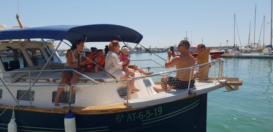 Estepona: Dolphin Search Boat Trip with Drink and Snacks - Snacks, drinks and a little boat life