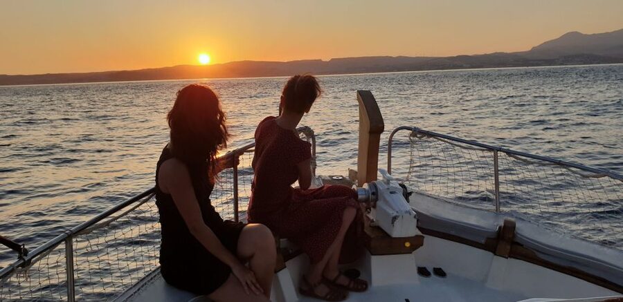 Estepona: Sunset boat trip & Cava & Tapa - A changing view of the Strait at sunset