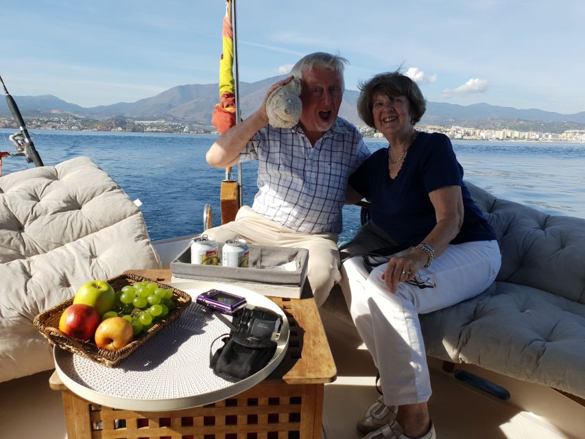 Estepona: Sunset boat trip & Cava & Tapa - The hosts shape the evening