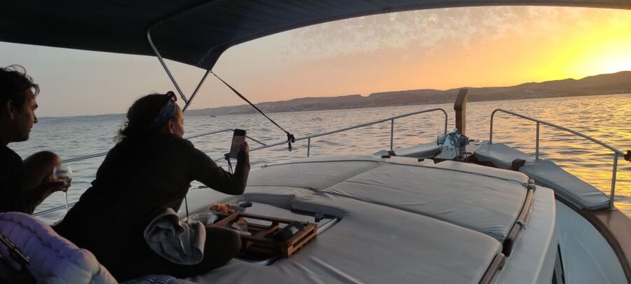 Estepona: Sunset boat trip & Cava & Tapa - Who will enjoy this boat trip most