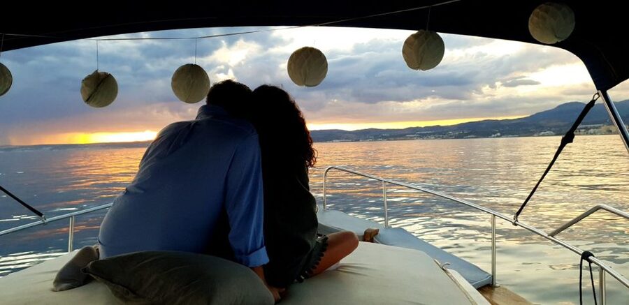 Estepona: Sunset boat trip & Cava & Tapa - Cava, mojama and snacks on board