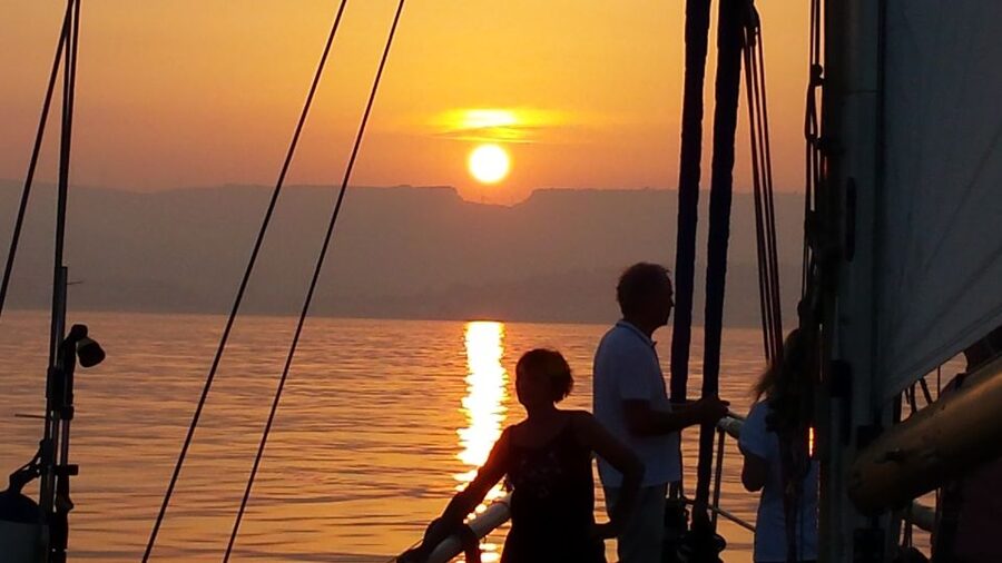 Estepona: Sunset Sailboat Cruise with Drink - A drink in hand, with one important detail