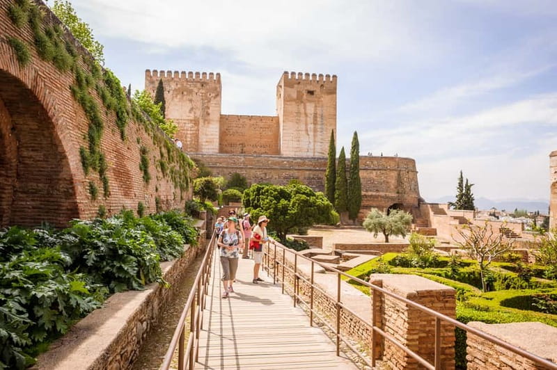 From Costa del Sol: Granada Full-Day Tour - Granada’s center adds a second story