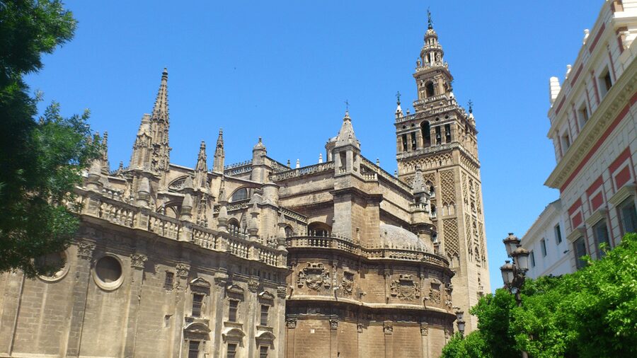 From Costa del Sol & Malaga: Seville Day Trip - Returning from the Torre del Oro