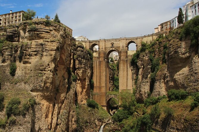 From Costa del Sol: Ronda and Setenil de las Bodegas - At a glance