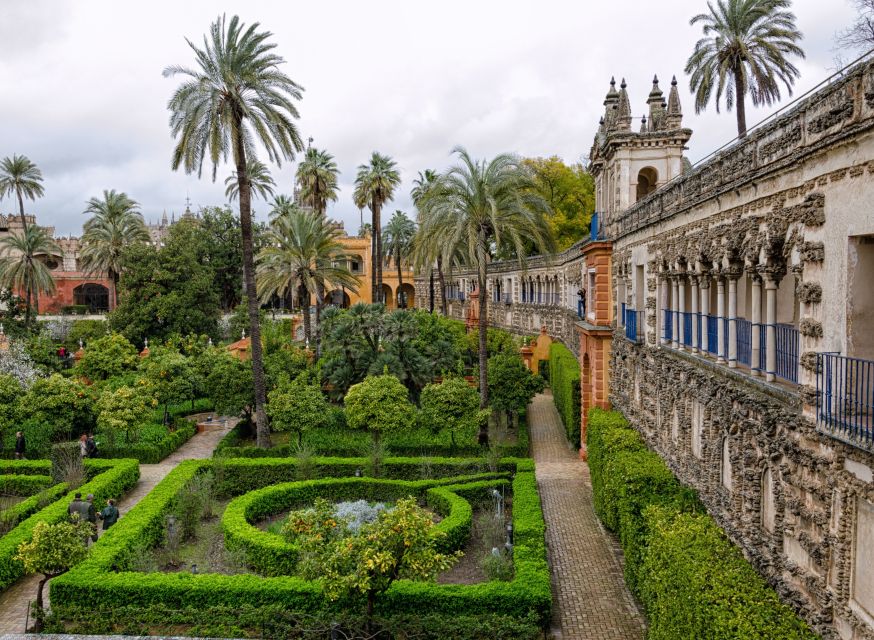 From Costa del Sol: Sevilla Day Trip with Real Alcázar Tour - A quick lunch before the Alcázar