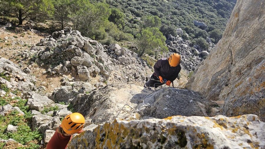 From Estepona: Vía Ferrata de Benalauria climbing tour - FAQ