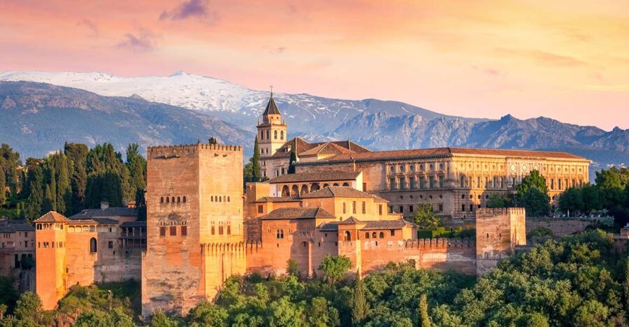 From Malaga: Alhambra Guided Tour with Entry Tickets - A long ride with a worthwhile destination