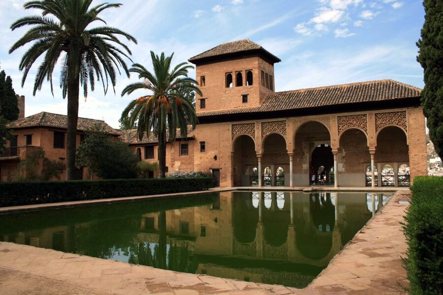 From Malaga: Alhambra Guided Tour with Entry Tickets - The Palace of Charles V and a Renaissance contrast