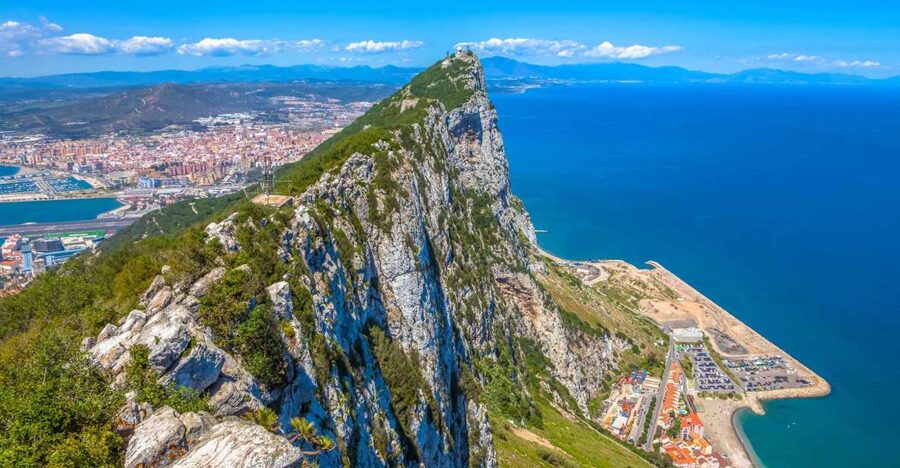 From Malaga and Costa del Sol: Gibraltar Sightseeing Tour - A long ride from the coast to the border