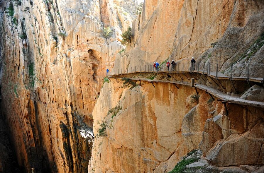 From Málaga: Caminito del Rey Small-Group Tour with Picnic - Leaving Málaga for the Guadalhorce Valley