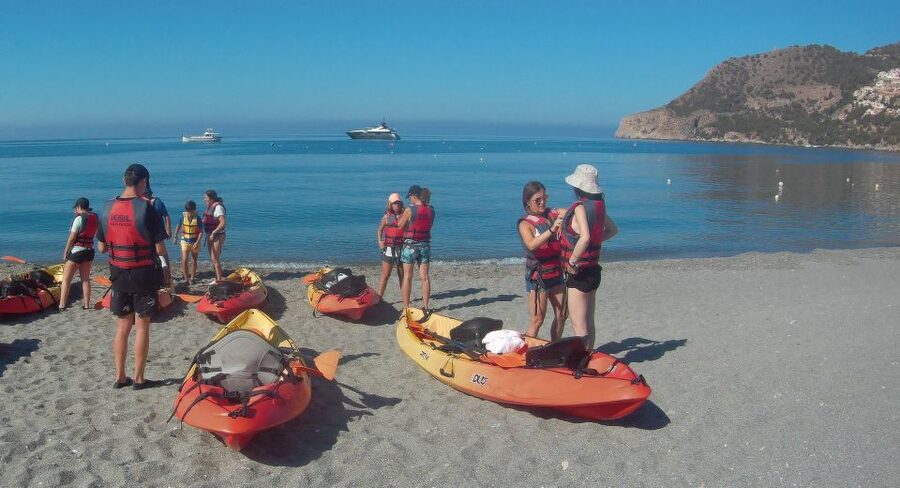 From Málaga: Cliffs of Maro-Cerro Gordo Guided Kayaking Tour - What the six hours feel like