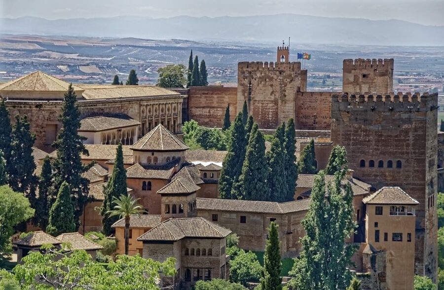 From Malaga: Granada Full-Day Trip with Alhambra - Getting oriented in Granada’s old center