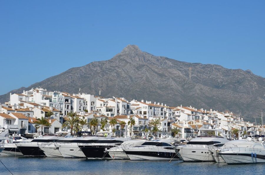 From Malaga or Costa del Sol: Mijas, Marbella & Puerto Banus - At a glance: three stops, three different moods
