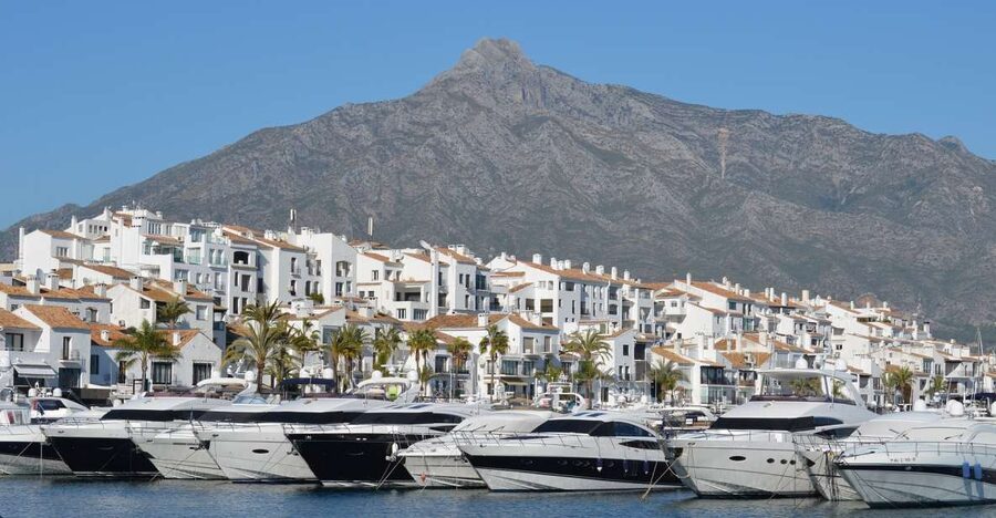 From Malaga or Costa del Sol: Mijas, Marbella & Puerto Banus - Puerto Banús: yachts and a short waterfront walk