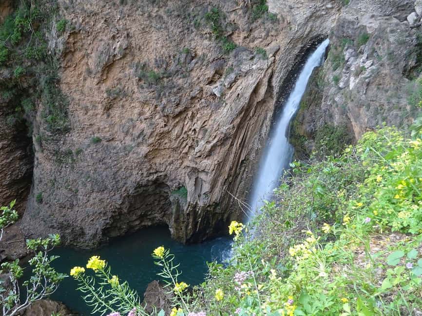 From Malaga: Ronda y Setenil de la Bodegas Day Trip by coach - Ronda: the gorge, bridge, and old streets