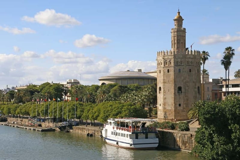 From Malaga: Seville Day Trip with Real Alcázar Tickets - Santa Cruz is best explored on foot