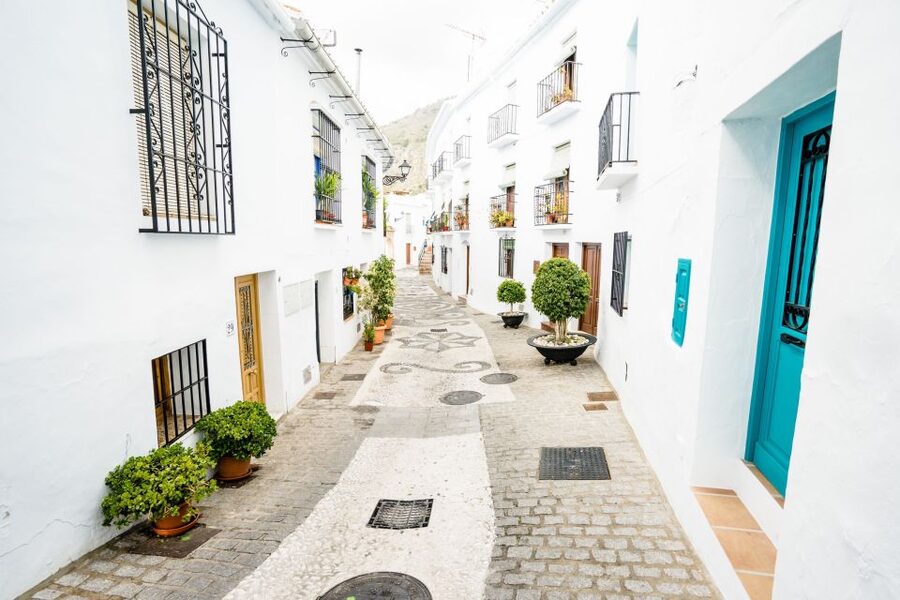 From Málaga: Skip-the-Line Nerja Cave and Frigiliana - Frigiliana’s Moorish lanes and Lizar Castle views