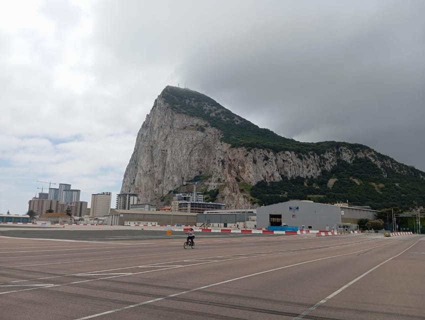 From Torremolinos: Day Trip to Gibraltar - Five hours to choose between the town and the Rock